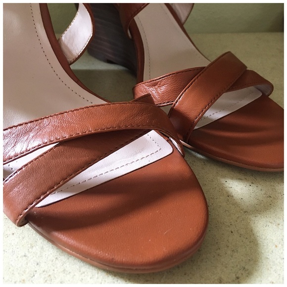VINCE CAMUTO WEDGES - Picture 4 of 8